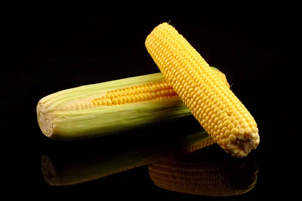 Свежая Желтая Сладкая Кукуруза Черном Цветном Фоне Пространство Копирования — стоковое фото