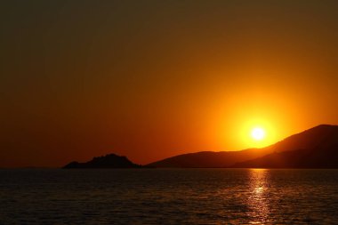 Gölün üzerinde gün batımı. Mugla, Türkiye