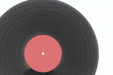 Boş kırmızı etiketli 12 inçlik plak diski. Yakın çekim, üst görüntü