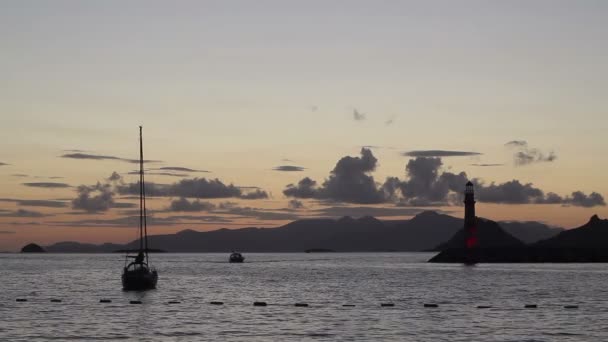 Seelandschaft Bei Sonnenuntergang Leuchtturm Der Küste Turgutreis Meer Und Spektakuläre — Stockvideo