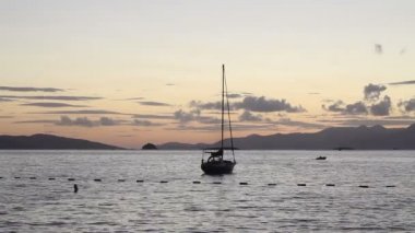 Denizde yelkenli. Turgutreis, Bodrum.