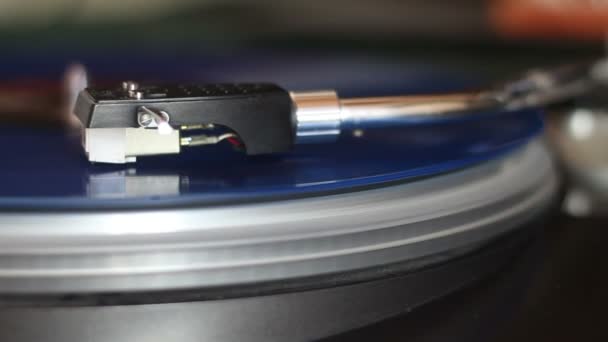 Old Blue Vinyl Record Clipping Path Turntable Vinyl Record Playing — Stock Video