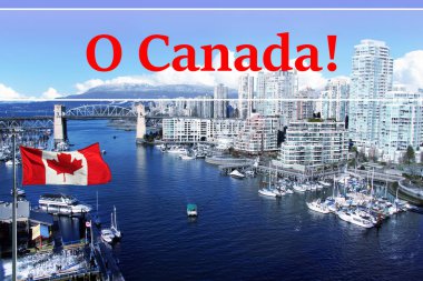 Kanada bayrağı False Creek ve Vancouver, Kanada Burrard street Köprüsü manzarasına önünde.