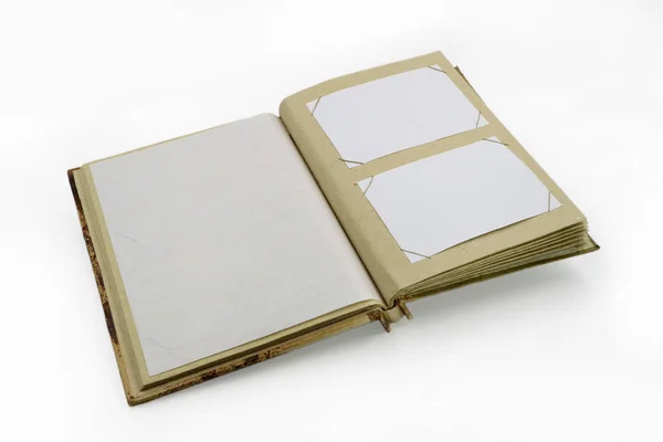 Tagebuch oder Fotoalbum auf weißem Hintergrund öffnen — Stockfoto