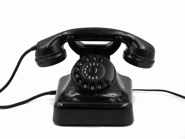 Açık görüntülemek eski vintage siyah çevirmeli telefon beyaz arka plan üzerinde retro bakalit telefon izole