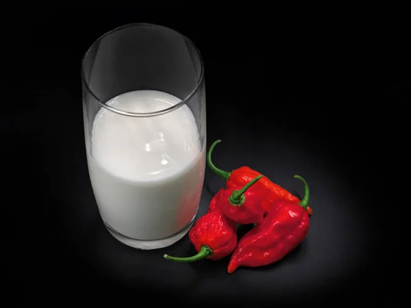 Sone Worlds Hottest Chili Peppers Bhut Jolokia Glass Milk Black — стоковое фото