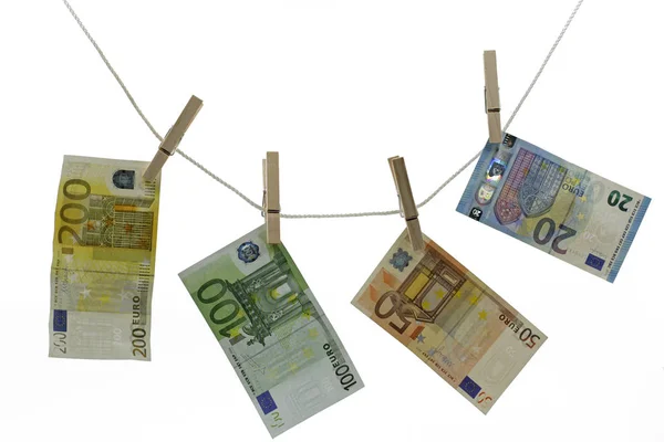 Geld, euro op kleding lijn met clip geïsoleerd op wit — Stockfoto