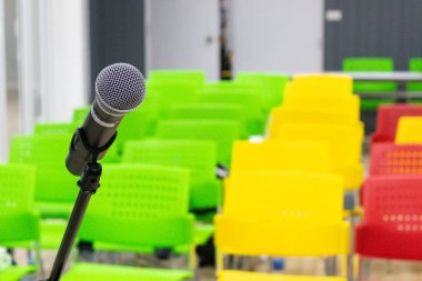 Stand bacaklı mikrofon