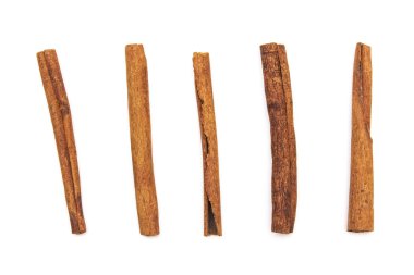 Tarçın beyaz bir arkaplanda yapışır, adaylık, tasarımcılar için izolasyon