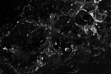 İçinde karanlık bir uçuş, ufuk bokeh su damlaları ile su sıçrama