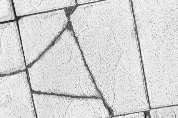 ひび割れた舗装タイル 灰色のグランジテクスチャ 歩道の亀裂 — ストック写真