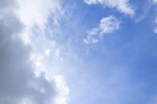 Céu Azul Com Nuvens Brancas Fundo Natureza — Fotografia de Stock