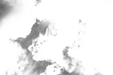 Beyaz bulutların üzerinde karanlık bir gökyüzü, tek renkli