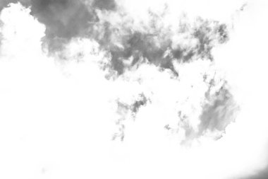 Beyaz bulutların üzerinde karanlık bir gökyüzü, tek renkli