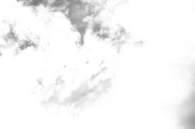 Beyaz bulutların üzerinde karanlık bir gökyüzü, tek renkli