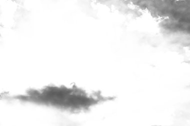 Beyaz bulutların üzerinde karanlık bir gökyüzü, tek renkli