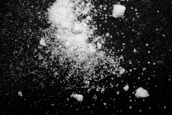Białym Krystalicznym Proszkiem Czarnym Tle Pył Cukrowy — Zdjęcie stockowe