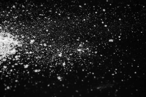 Белый Кристаллический Порошок Черном Фоне Сахарная Пыль — стоковое фото