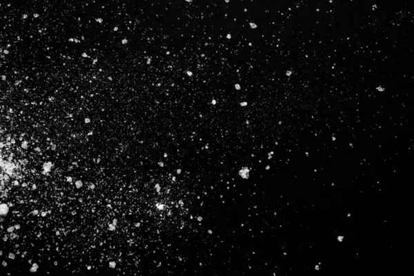 Siyah Bir Arka Plan Üzerinde Beyaz Kristal Toz Şeker Tozu — Stok fotoğraf