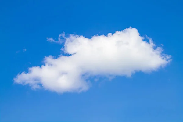 Nubes Blancas Contra Cielo Azul —  Fotos de Stock