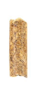 Kahverengi ahşap topaklar izole edilmiş beyaz arka plan. Doğal ahşap topaklar. organik biyoyakıt dokusu. Talaş tozundan alternatif biyoyakıt. Kedi kumu. Sıkıştırılmış ahşap topakları yığını.