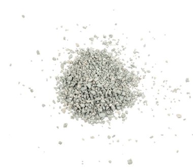 Gri küçük kayaların zemin dokusu izole edilmiş beyaz arkaplan. Siyah küçük yol taşı. Taş çakıl taşları, dikişsiz doku. Ezilmiş granit çakılların koyu arkaplanı, yakın plan. yığılan kil