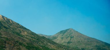 Öğleden sonra güzel dağ manzarası