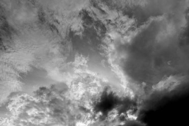 Siyah ve beyaz fırtına dramatik bulut arkaplan dokusu