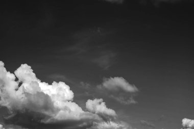 Yağmurdan önceki gökyüzü, bulutlu dramatik gökyüzü, kara bulutlar arka plan