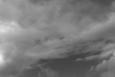 Yağmurdan önceki gökyüzü, bulutlu dramatik gökyüzü, kara bulutlar arka plan