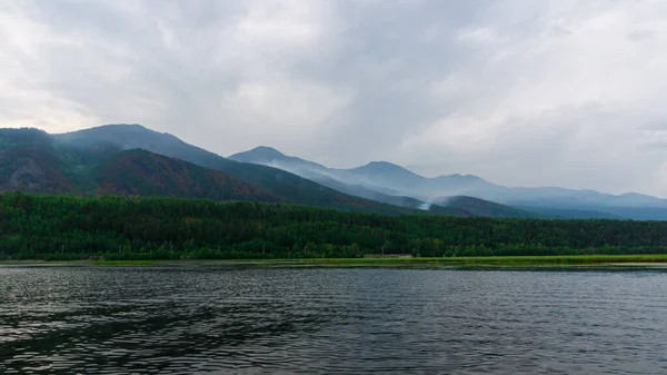 Hermoso Paisaje Verano Montaña Por Tarde Lago Baikal —  Fotos de Stock