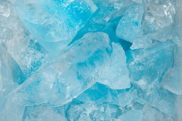 碎屑的蓝色冰晶碎裂背景纹理 特写冷冻水 — 图库照片