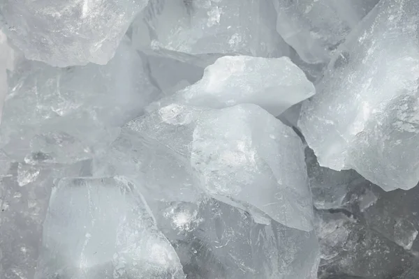 Stücke Zerkleinerten Weißen Eisglases Zerbrechen Die Hintergrundstruktur Nahaufnahme Gefrorenen Wassers — Stockfoto