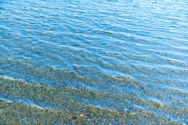 Mar Superfície Água Azul Com Ondas Perto Costa Textura Fundo — Fotografia de Stock