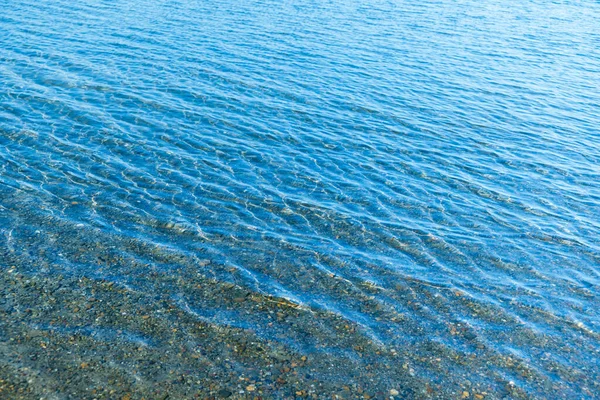 Mar Superfície Água Azul Com Ondas Perto Costa Textura Fundo — Fotografia de Stock