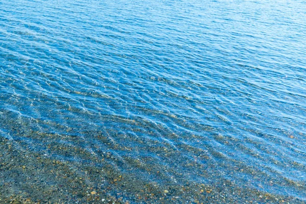 Голубая Поверхность Моря Волнами Берега Фоновая Текстура — стоковое фото