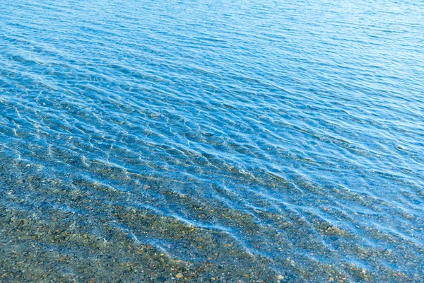 Mar Superfície Água Azul Com Ondas Perto Costa Textura Fundo — Fotografia de Stock