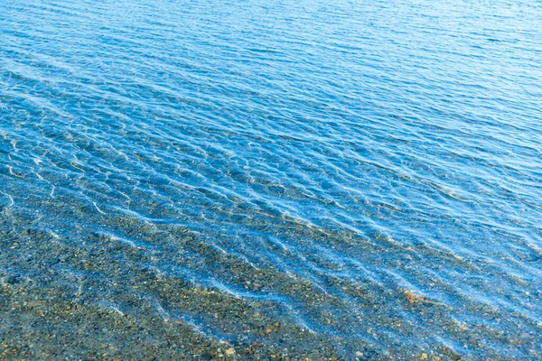 Mar Superfície Água Azul Com Ondas Perto Costa Textura Fundo — Fotografia de Stock