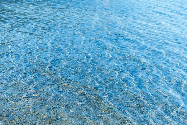 Mar Superfície Água Azul Com Ondas Perto Costa Textura Fundo — Fotografia de Stock