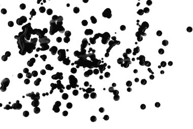 Beyaz arka planda siyah boya damlaları var.