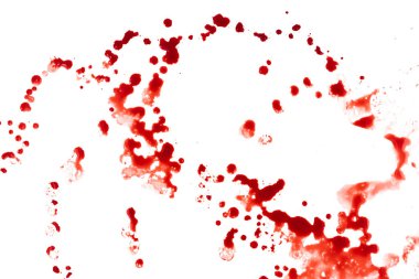 Beyaz arka planda kırmızı kan damlaları