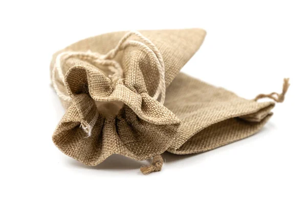 Burlap Geschenktüten Auf Isoliertem Weißen Hintergrund — Stockfoto