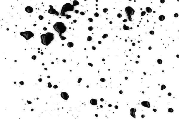 Капли черной краски, брызги на белом фоне, текстура