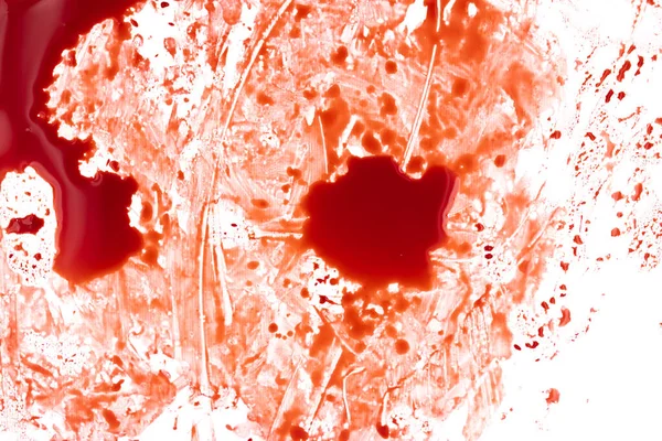 Beyaz arka planda kırmızı kan damlaları