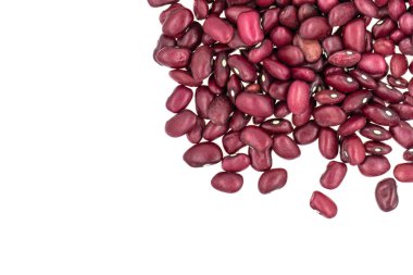 Beyaz zemin üzerinde kırmızı fasulyeler izole