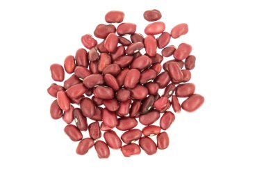 Beyaz zemin üzerinde kırmızı fasulyeler izole