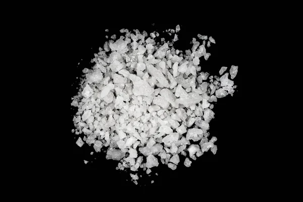 Rozlité Bílé Mořské Soli Izolované Černé Pozadí Čiré Krystalické Shaker — Stock fotografie