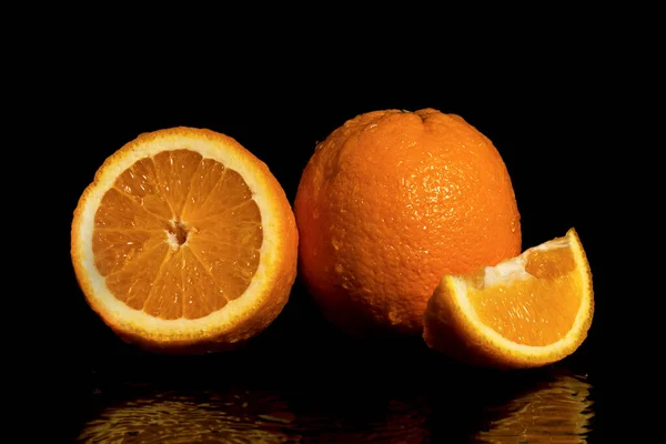 Naranjas Fruta Con Gotas Salpicaduras Agua Sobre Fondo Negro —  Fotos de Stock