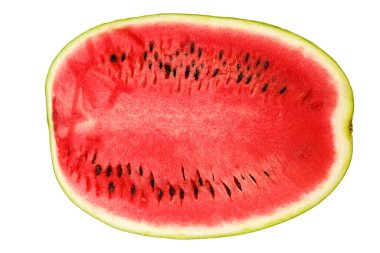 Olgun kırmızı bir karpuz parçası beyaz arka planda izole edilir.