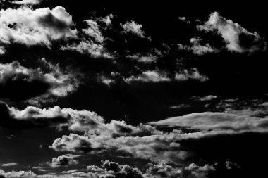 Siyah ve beyaz fırtına dramatik bulut arkaplan dokusu